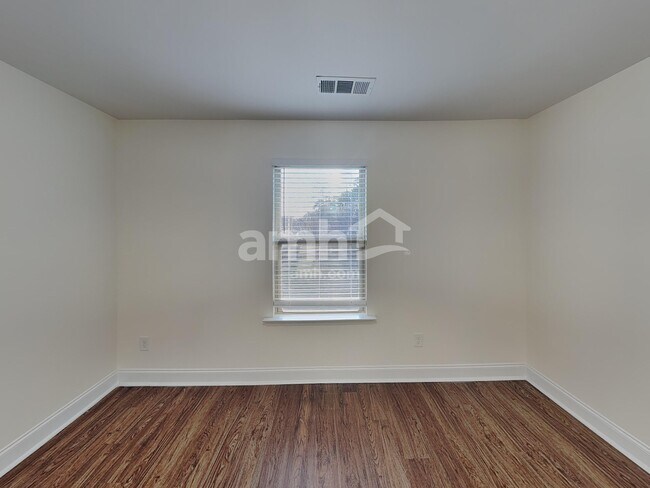 Building Photo - 2615 Beal St