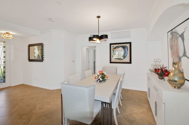 Building Photo - 10792 Tarflower Dr