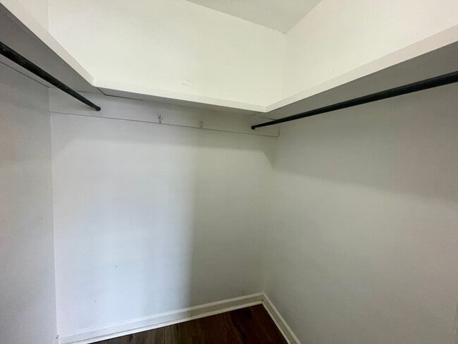 Building Photo - Townhome with Pool!