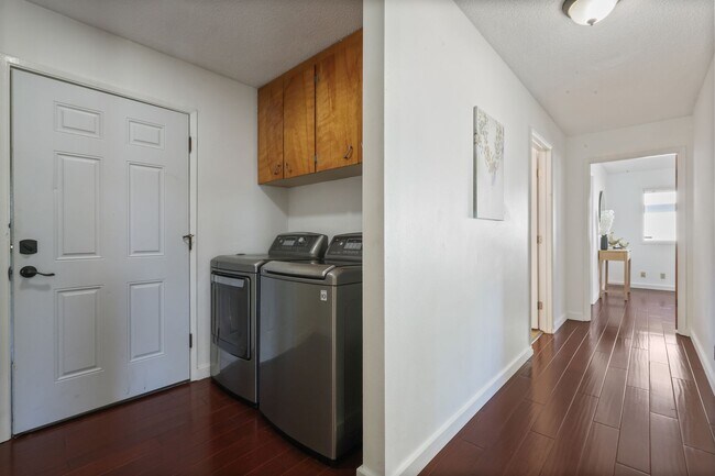 Building Photo - MOVE IN READY NOW! 2-Bedroom Rambler with Detached 900 Sq. Ft. Garage & Studio on Spacious Fenced...