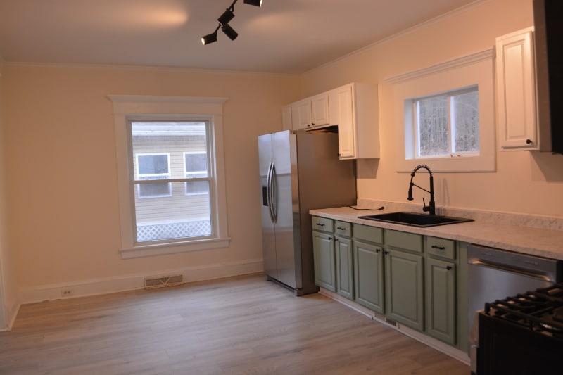 Building Photo - 330 E Main St