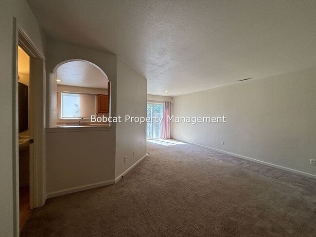 Building Photo - 217 Meadowood Ct