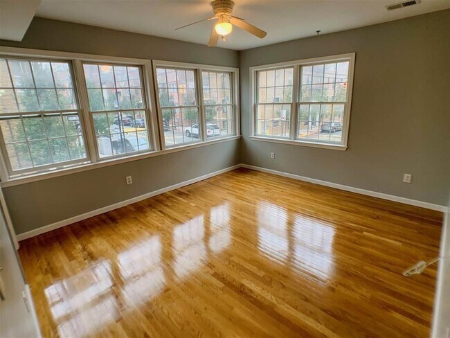 Building Photo - 2700 Summit Ave