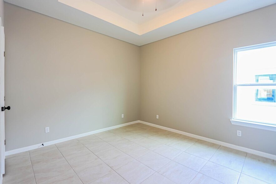 Building Photo - 918 N Blair Ave