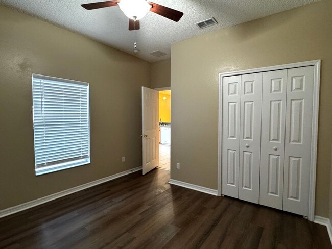 Building Photo - AVALON PARK 3br 3ba townhouse in Northwest...