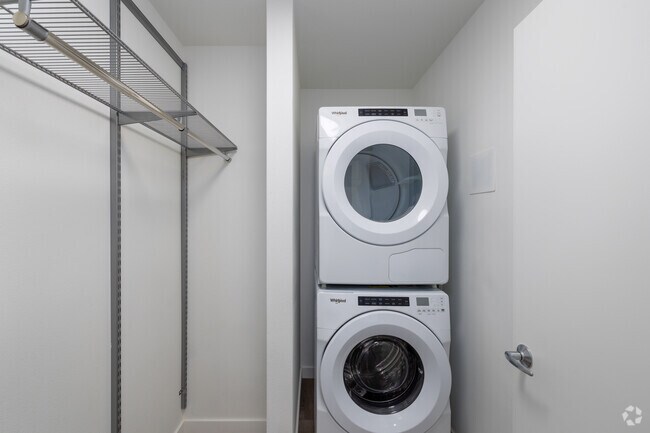 2BR, 2BA - 966-1,181SF - Mercato Grove