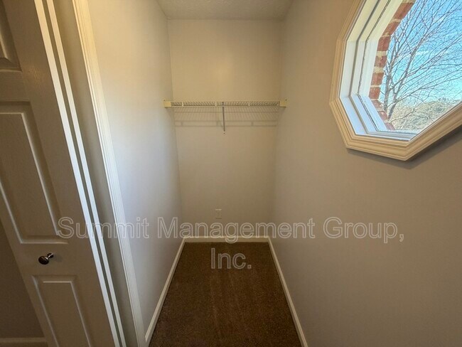 Building Photo - 1528 St Dunstans Rd