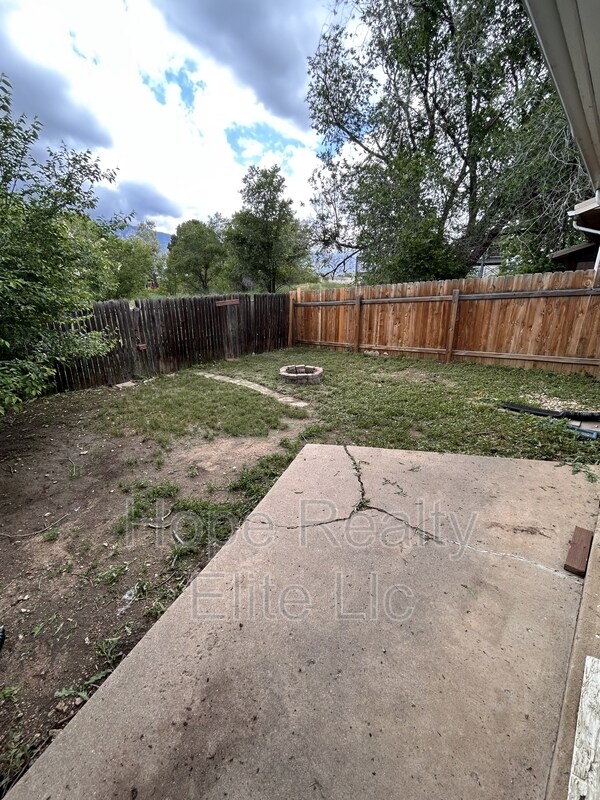 Building Photo - 334 Fairway S