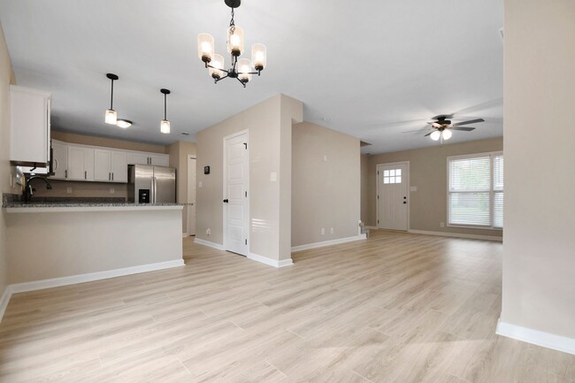 Building Photo - Pet Friendly Three Bedroom!