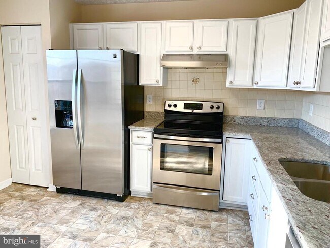 Building Photo - 2450 Apple Blossom Ln
