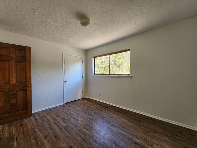 Building Photo - 1207 Cll Luna