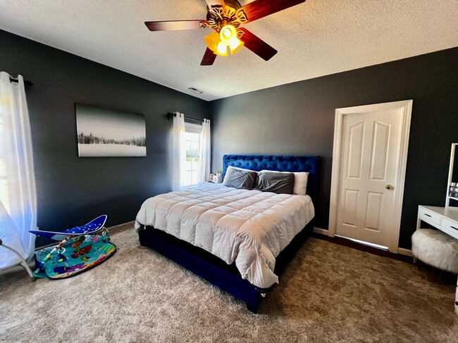 Building Photo - Beautiful home in the Chancellor Walk neig...
