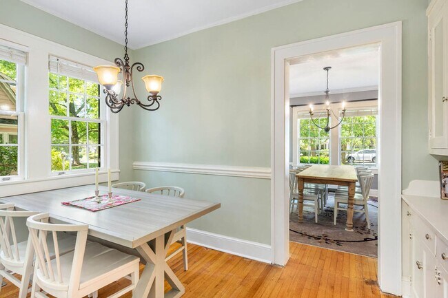 Building Photo - Stunning 3 bedroom FURNISHED MID-TERM RENTAL home in historic downtown Burlington