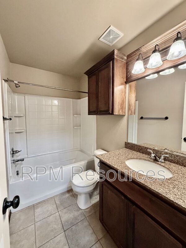 Building Photo - 5601 Sanderling Rd