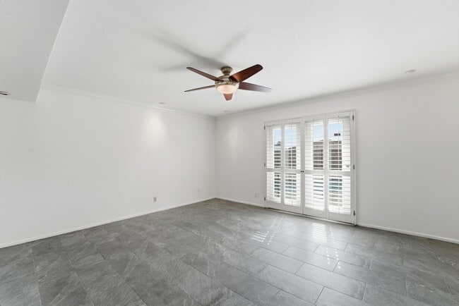 Building Photo - Welcome to this beautiful 5-bedroom, 3-bathroom home in Tempe Arizona!