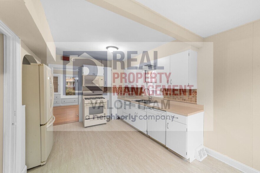 Building Photo - Beautifully maintained 3bd/1.5 bath Coloni...