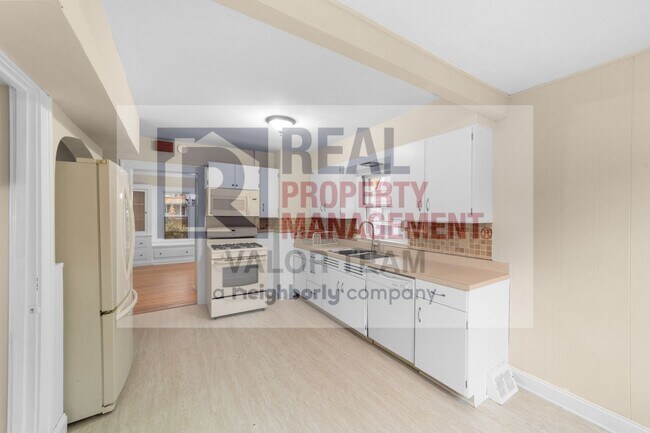 Building Photo - Beautifully maintained 3bd/1.5 bath Coloni...