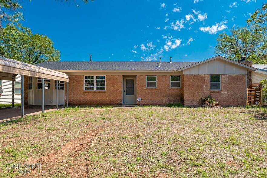 Building Photo - 2117 Yorktown Dr