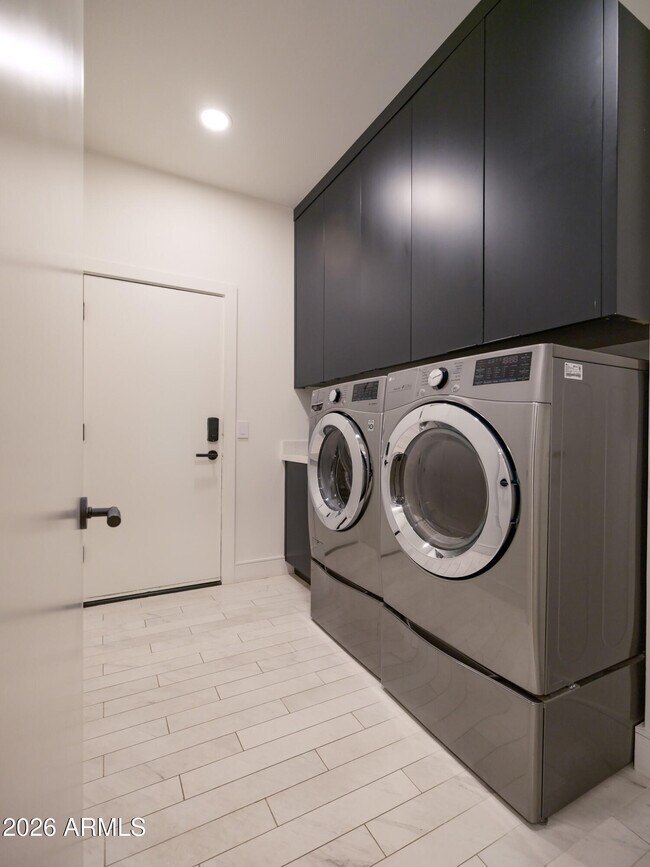 Building Photo - 2024 E Granite View Dr