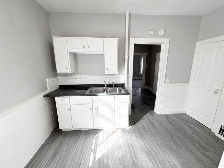 Building Photo - 2708 7th Ave