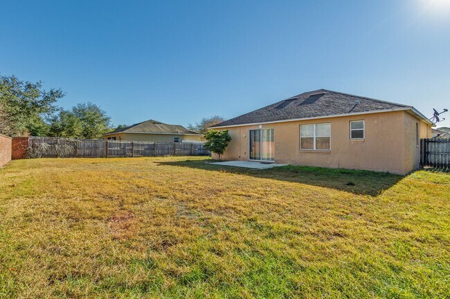 Building Photo - Grand Island Ridge! 3/2 with Split Floorplan and Fenced Backyard