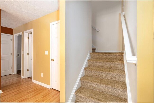 Building Photo - 663 Lakes Cir