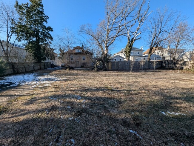 Building Photo - 116 N New Rd