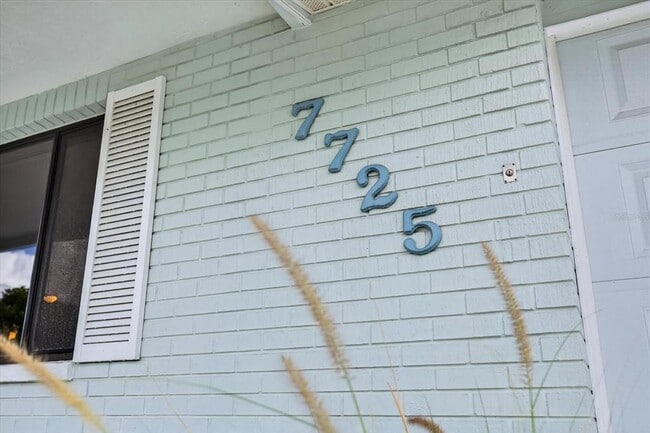 Building Photo - 7725 Summertree Ln