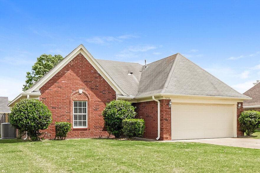 Building Photo - 7470 Jennifer Dr