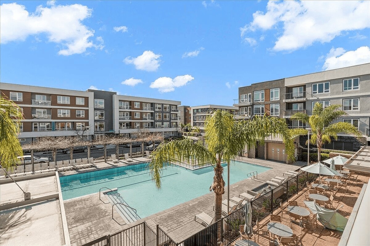 Building Photo - 5925 Charlotte Dr