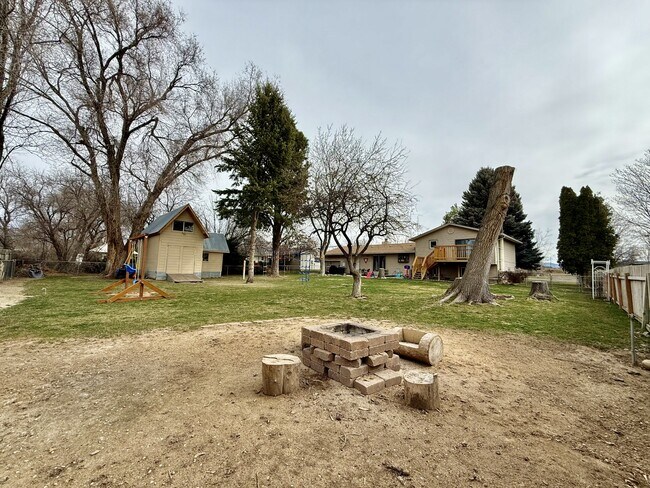 Building Photo - 2565 N 3rd E St