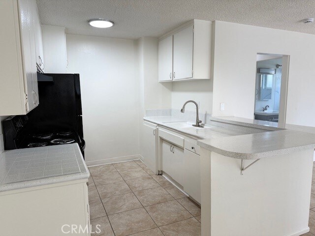 Building Photo - 685 E Vista Chino
