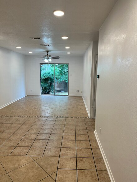 Building Photo - 1508 Valleyridge Dr