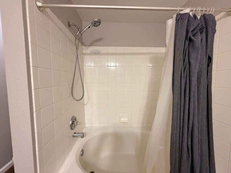 Building Photo - 7440 S Blackhawk St