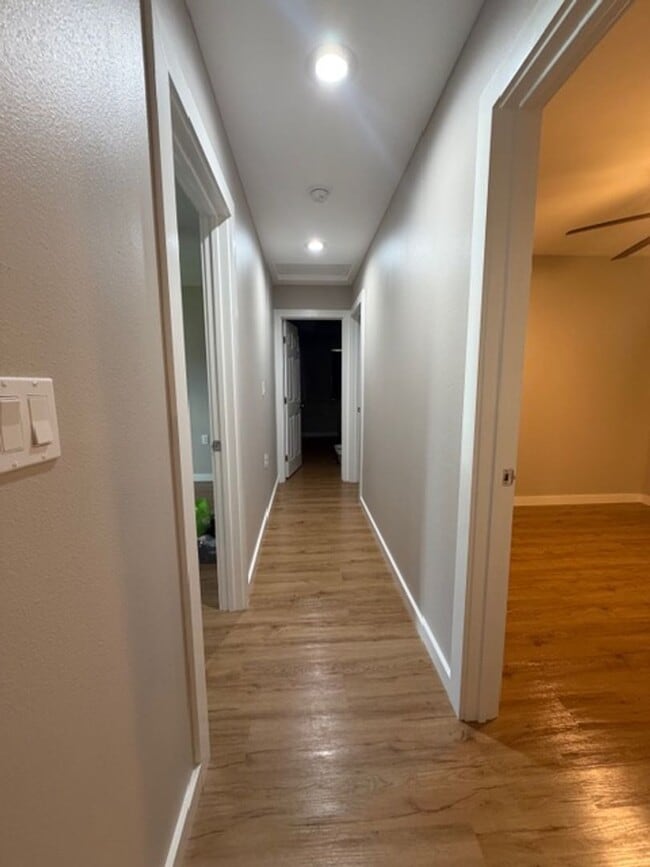 Building Photo - Beautiful & spacious 3 bedroom, 2 bathroom home in Ainaloa Subdivision.