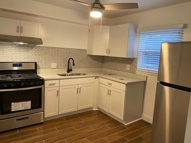 Building Photo - 6 Dogwood Ct