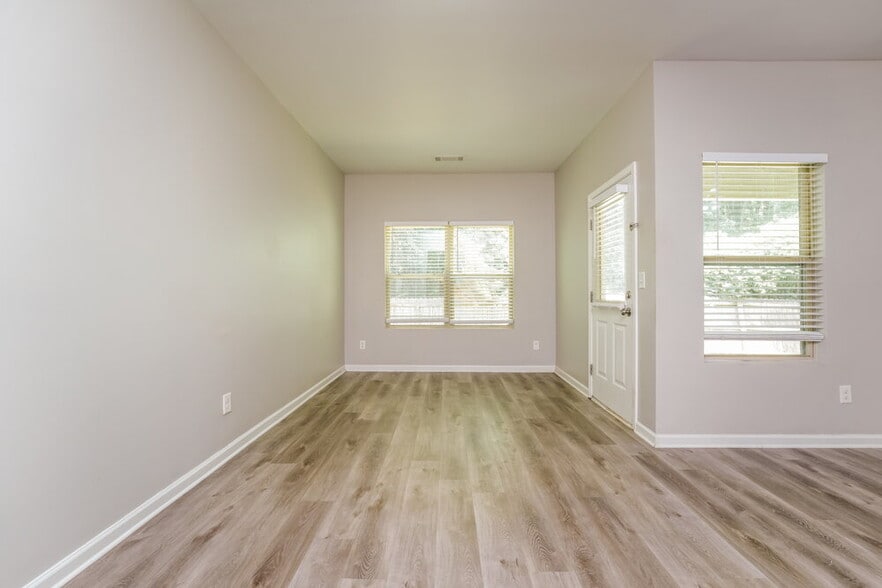 Building Photo - 3517 Mica Cir SE
