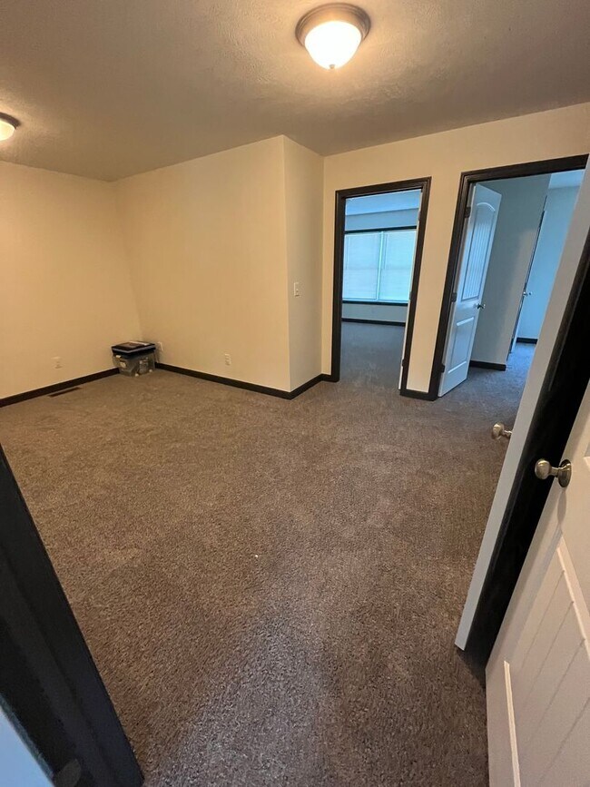 Building Photo - 149 Southpark Dr