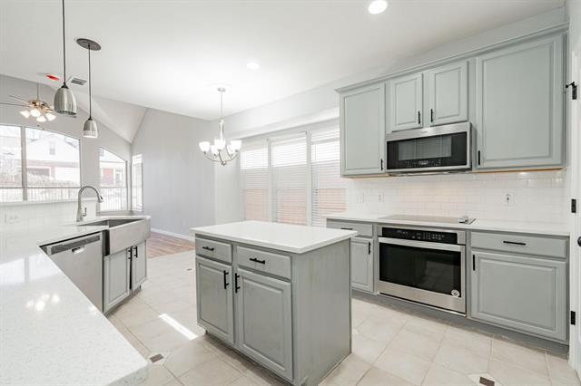 Building Photo - 2923 Newport Dr