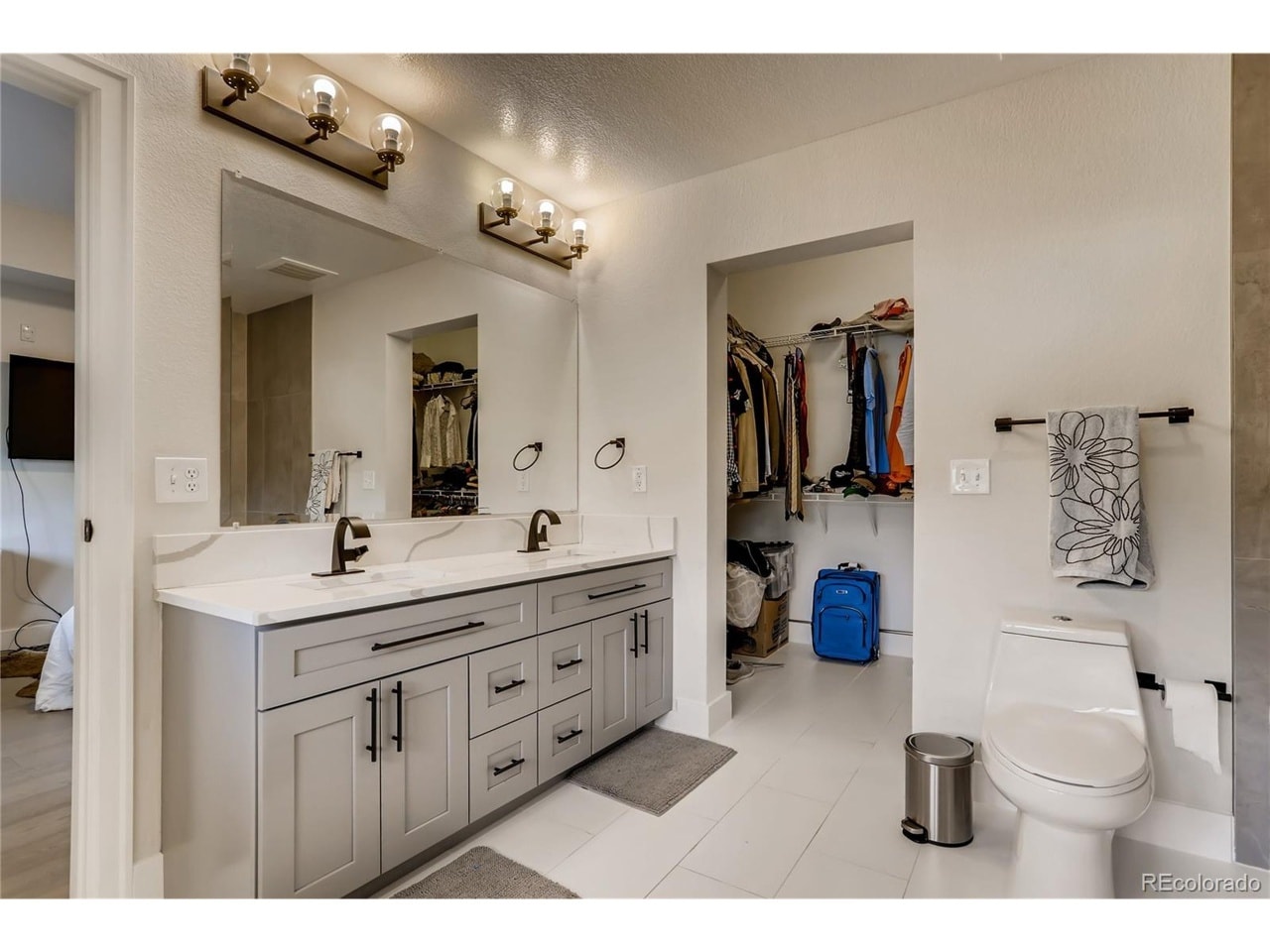 Building Photo - 2200 S University Blvd