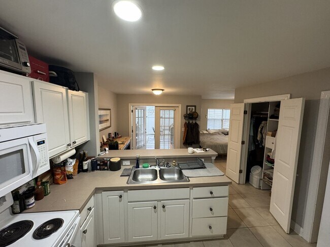 Building Photo - 72 Cassandra Ln