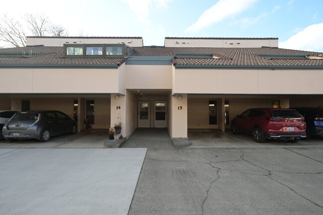 Building Photo - 2 bed 2.5 bath condo in the heart of Sequim!