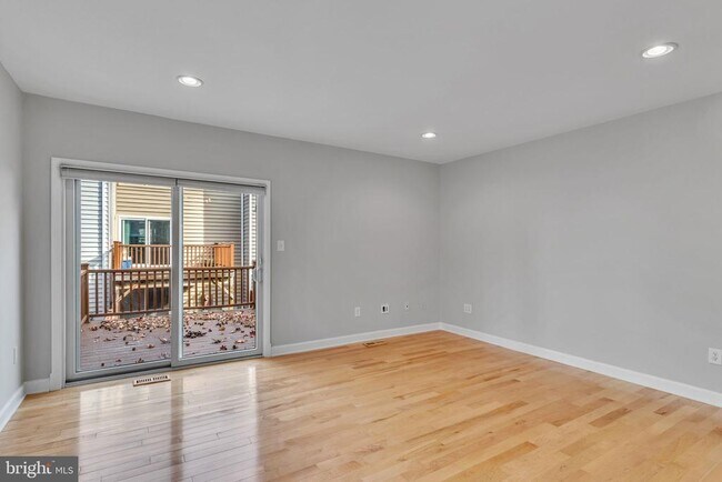 Building Photo - 6146 Brook Dr