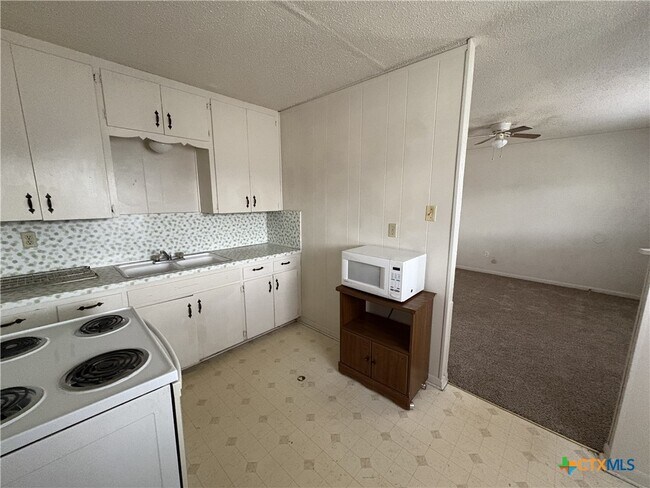 Building Photo - 602 Sunset Ln