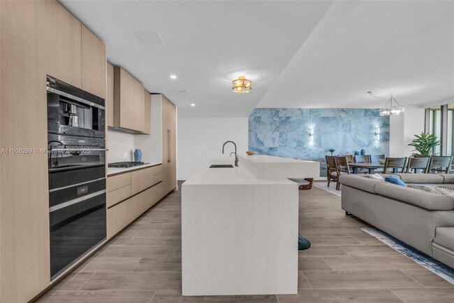 Building Photo - 900 N Ocean Blvd