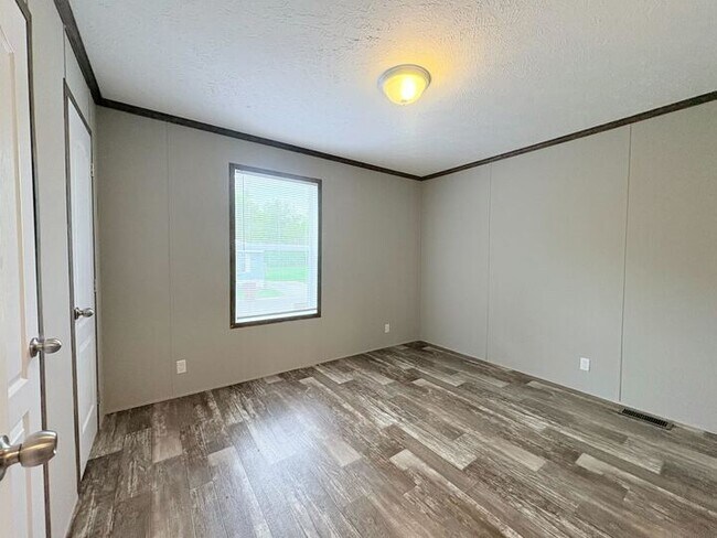 Building Photo - 10694 State Rte 762