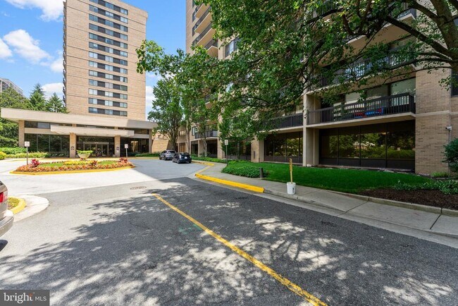 Building Photo - 3713 S George Mason Dr