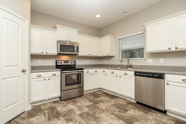 Building Photo - 2418 Salem Glen Xing