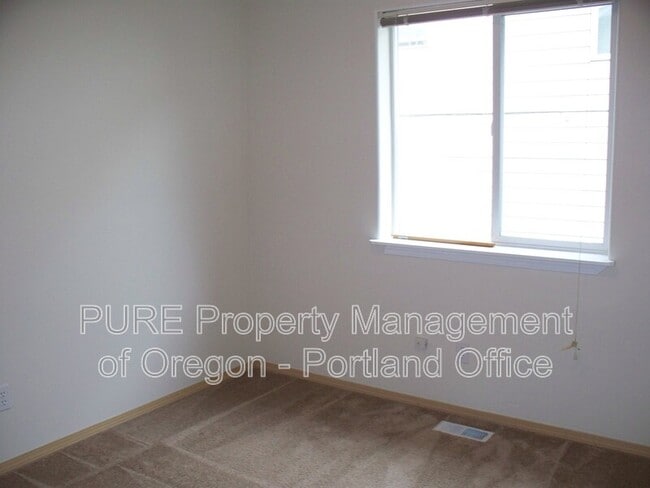 Building Photo - 3633 NE 158th Ave