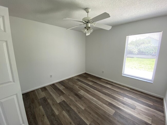 Building Photo - 15718 Bay Vista Dr